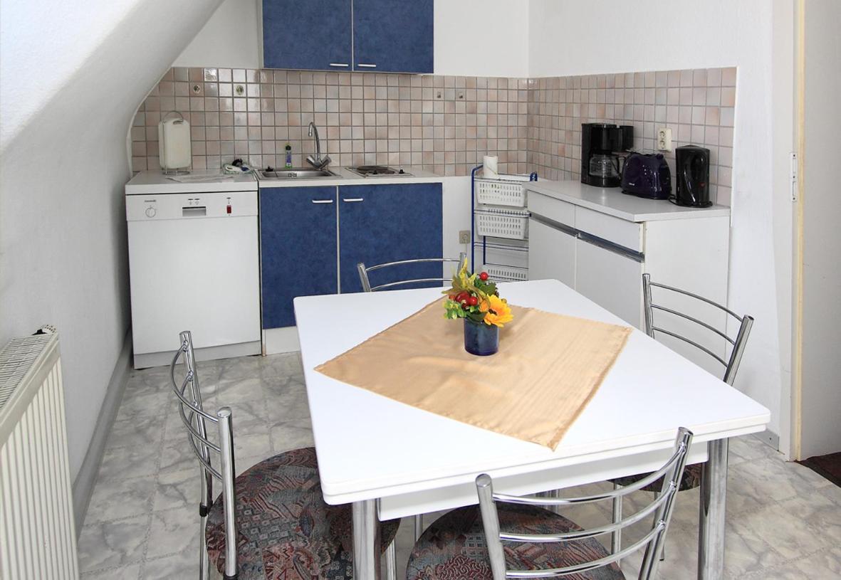 Gaststaette Und Pension Felsenthal Tabarz Chambre photo